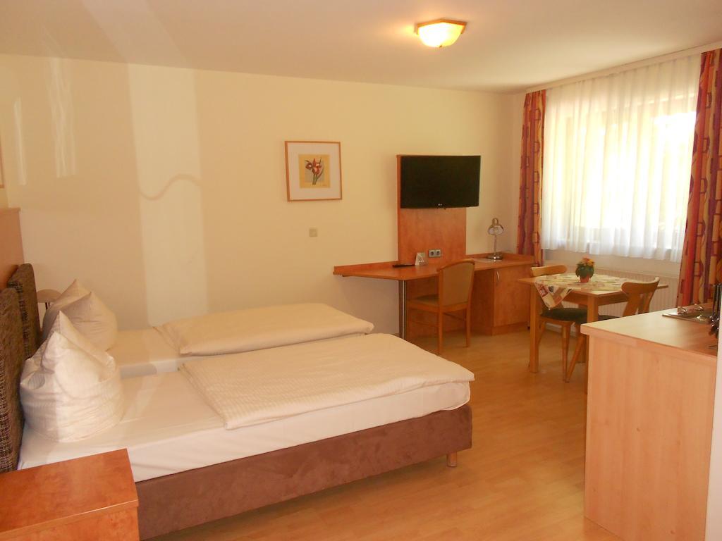 Apartment-Pension Schwalbennest Херцогенаурах Номер фото