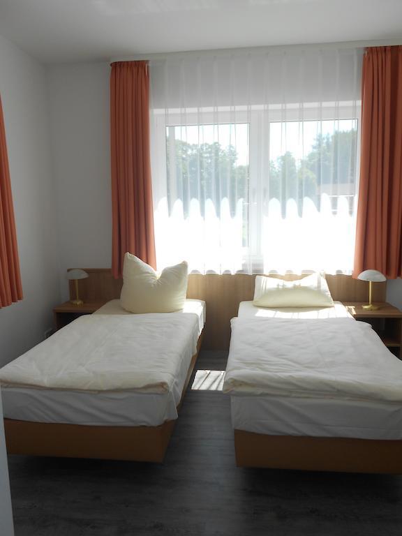 Apartment-Pension Schwalbennest Херцогенаурах Номер фото