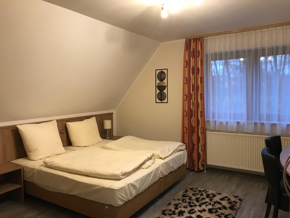 Apartment-Pension Schwalbennest Херцогенаурах Номер фото